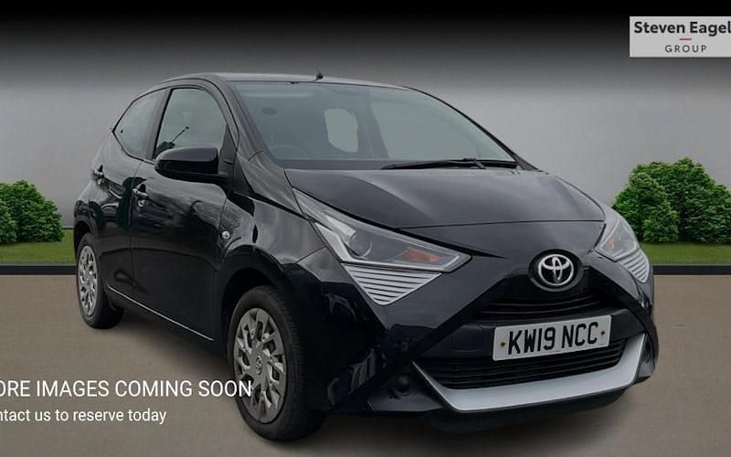 Used Toyota Aygo X-play 72 HP (52 kW) 2020 Hatchback