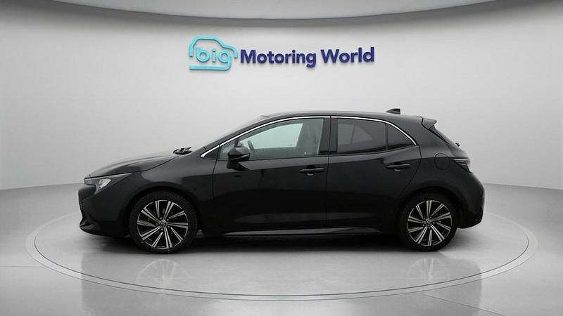 Used Toyota Corolla Design 140 HP (102 kW) 2022 Black Hatchback