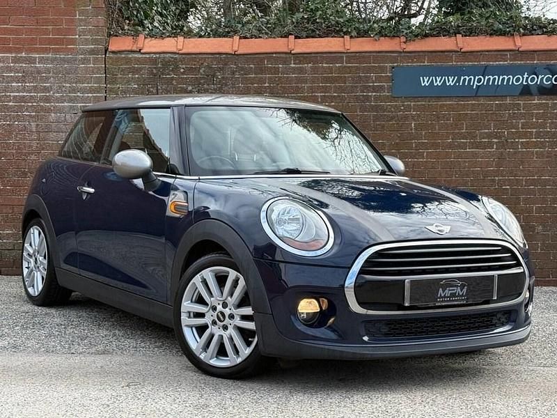 Usado Mini Cooper D Hatch 116 HP (85 kW) 2017 Azul Citadino