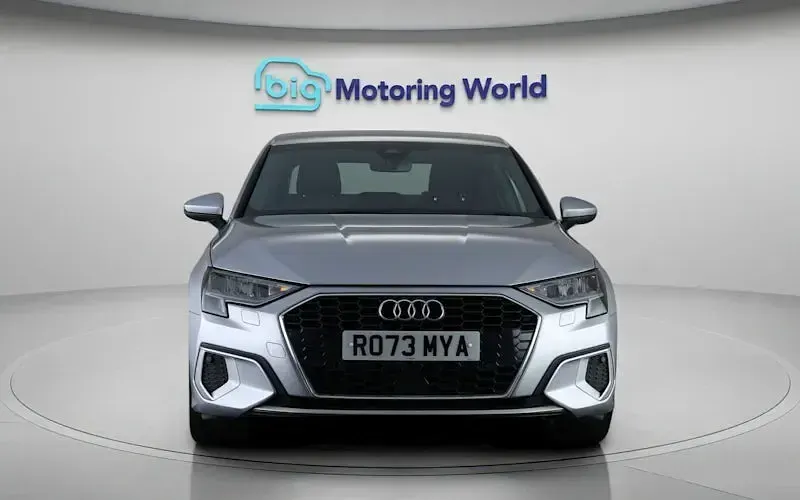 Begagnad Audi A3 Sport 150 HK (110 kW) 2023 Silver Sedan