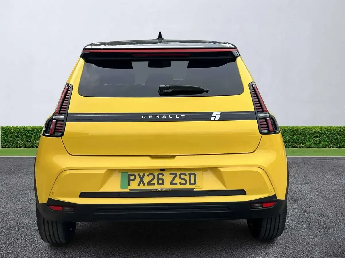 Used Renault R5 Komfort 110 kW (150 HP) 2026 Yellow Hatchback