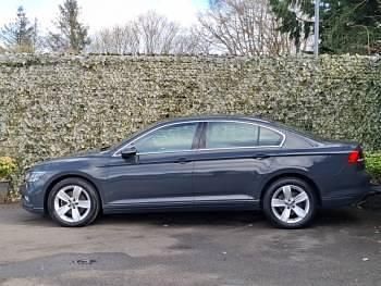 Usado VW Passat SE 150 HP (110 kW) 2020 Cinzento Sedan