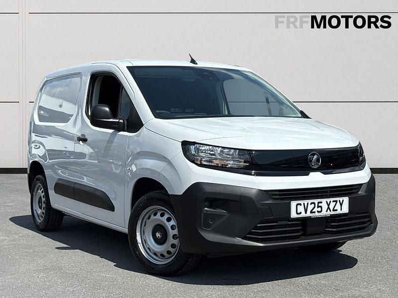White New 2025 Vauxhall Combo S MPV | £16,995 (Fair price) - Image 1/4