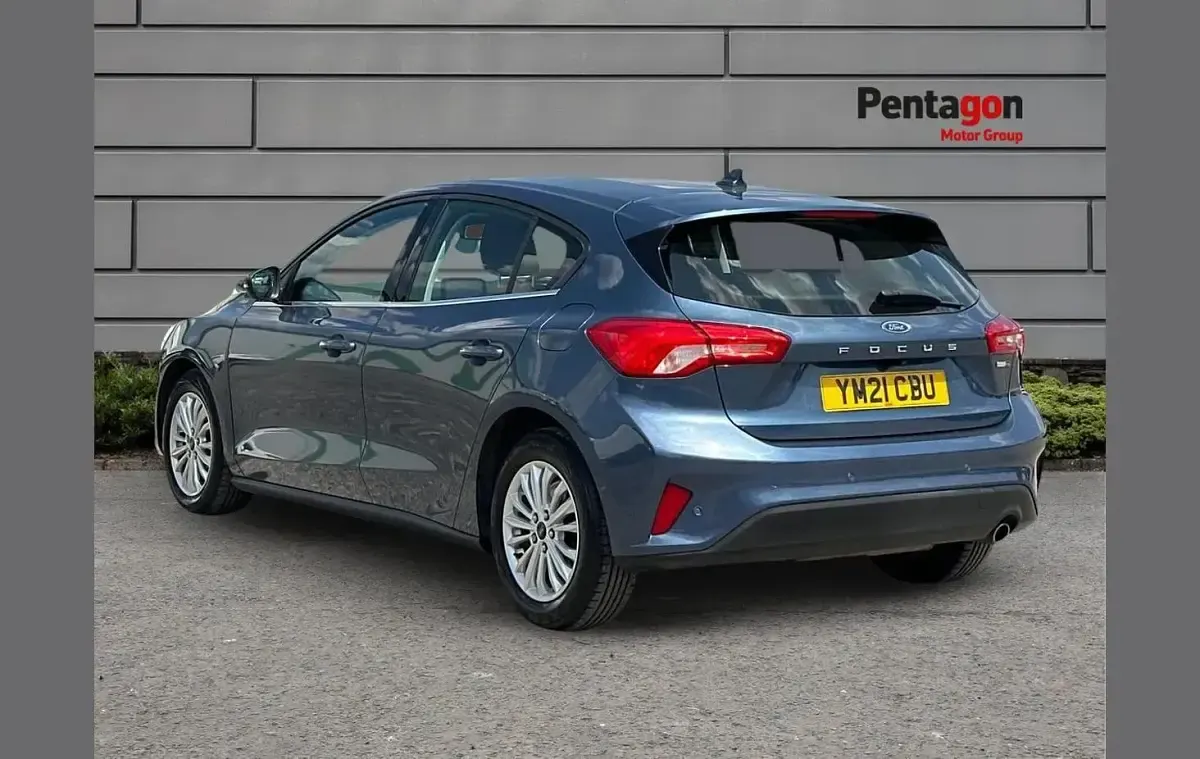 Used Ford Focus Titanium 123 HP (90 kW) 2021 Blue Hatchback