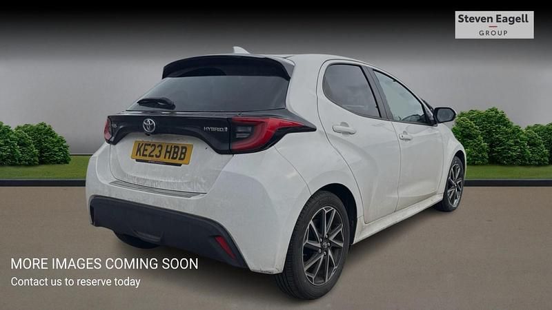 Used Toyota Yaris Hybrid Design 2023 White Hatchback