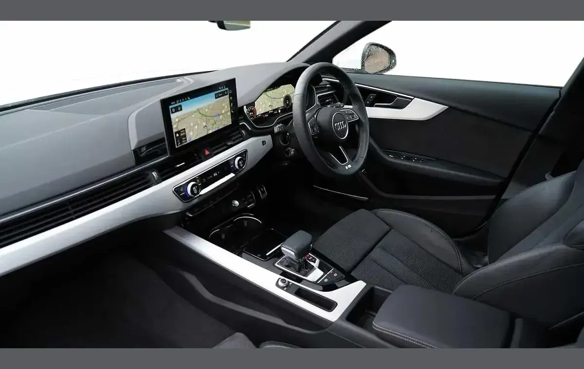 Used Audi A4 S-Line 200 HP (147 kW) 2024 White Estate