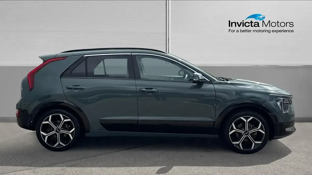 Used Kia Niro 183 HP (134 kW) 2023 Cityscape green metallic SUV