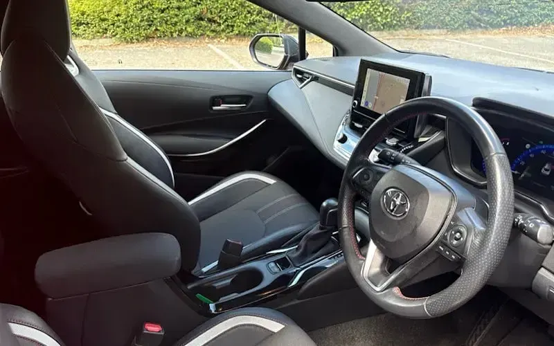 Used Toyota Corolla Sport 184 HP (135 kW) 2022 Red Hatchback