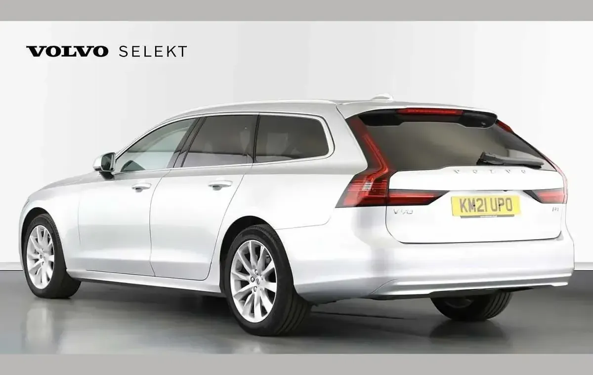 Second-hand Volvo V90 Momentum 194 CP (142 kW) 2021 Argintiu Break