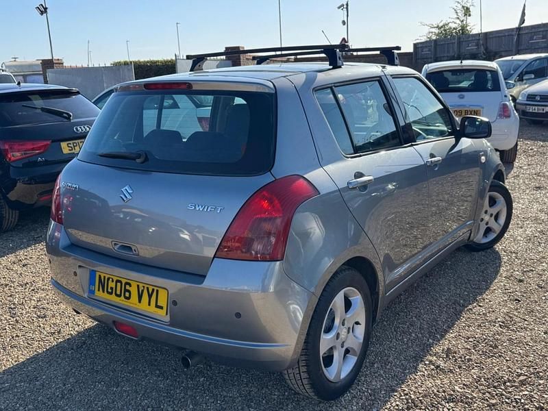 Używany Suzuki Swift GLX 102 KM (75 kW) 2006 Szary Hatchback