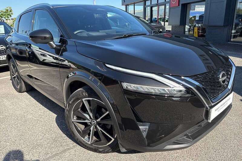 Black Used 2024 Nissan Qashqai Tekna SUV | £23,490 (Expensive) - Image 1/4