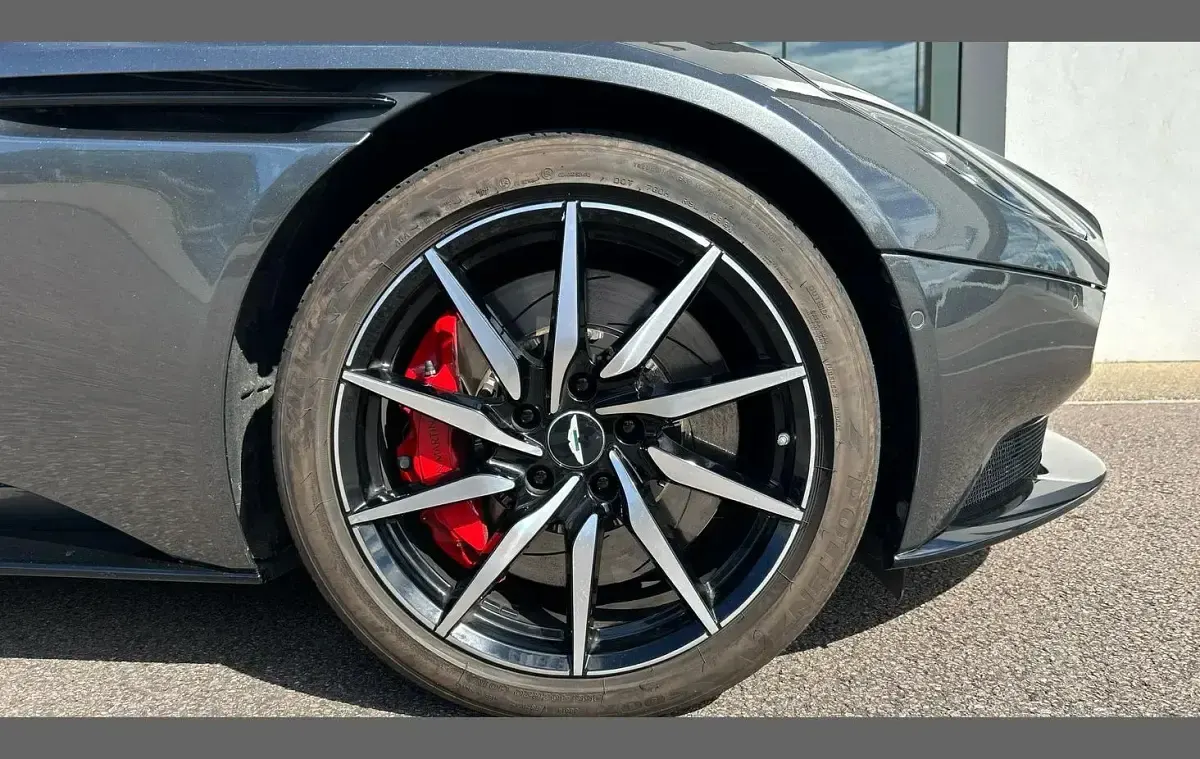 Used Aston Martin DB11 503 HP (369 kW) 2021 Silver Cabriolet