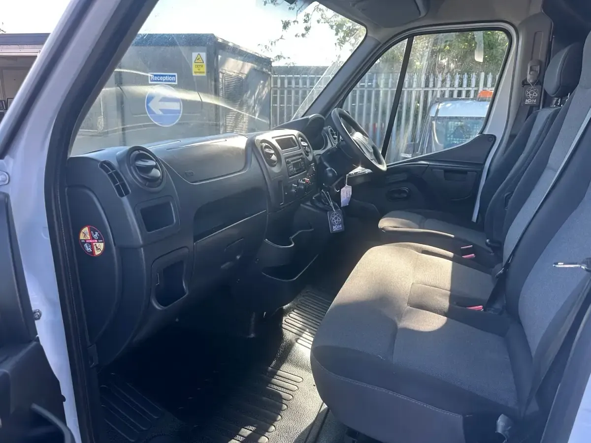 Used Renault Master Business 2019 White Van