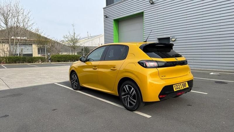 Used Peugeot 208 Allure+ 99 HP (72 kW) 2023 Hatchback