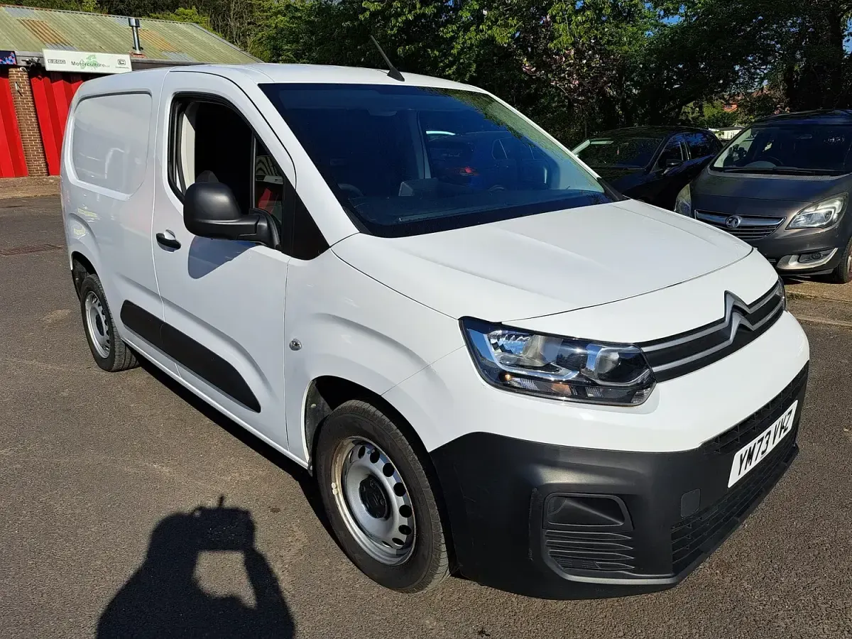 Used Citroën Berlingo 100 HP (73 kW) 2023 White MPV