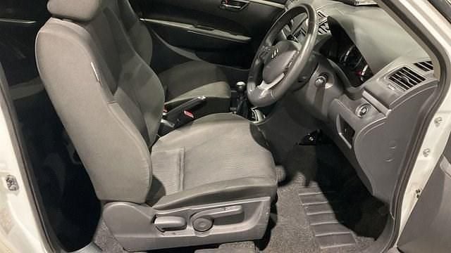Used Suzuki Swift SZ4 94 HP (69 kW) 2012 White Hatchback