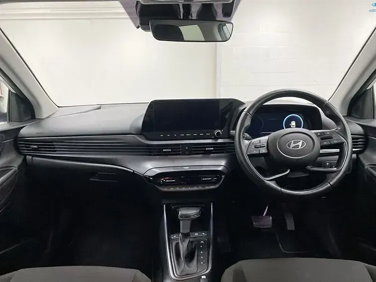 Used Hyundai i20 Premium 90 HP (66 kW) 2024 White Hatchback
