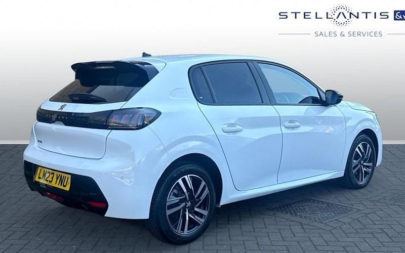 Used Peugeot 208 Allure+ 102 HP (75 kW) 2023 White Hatchback