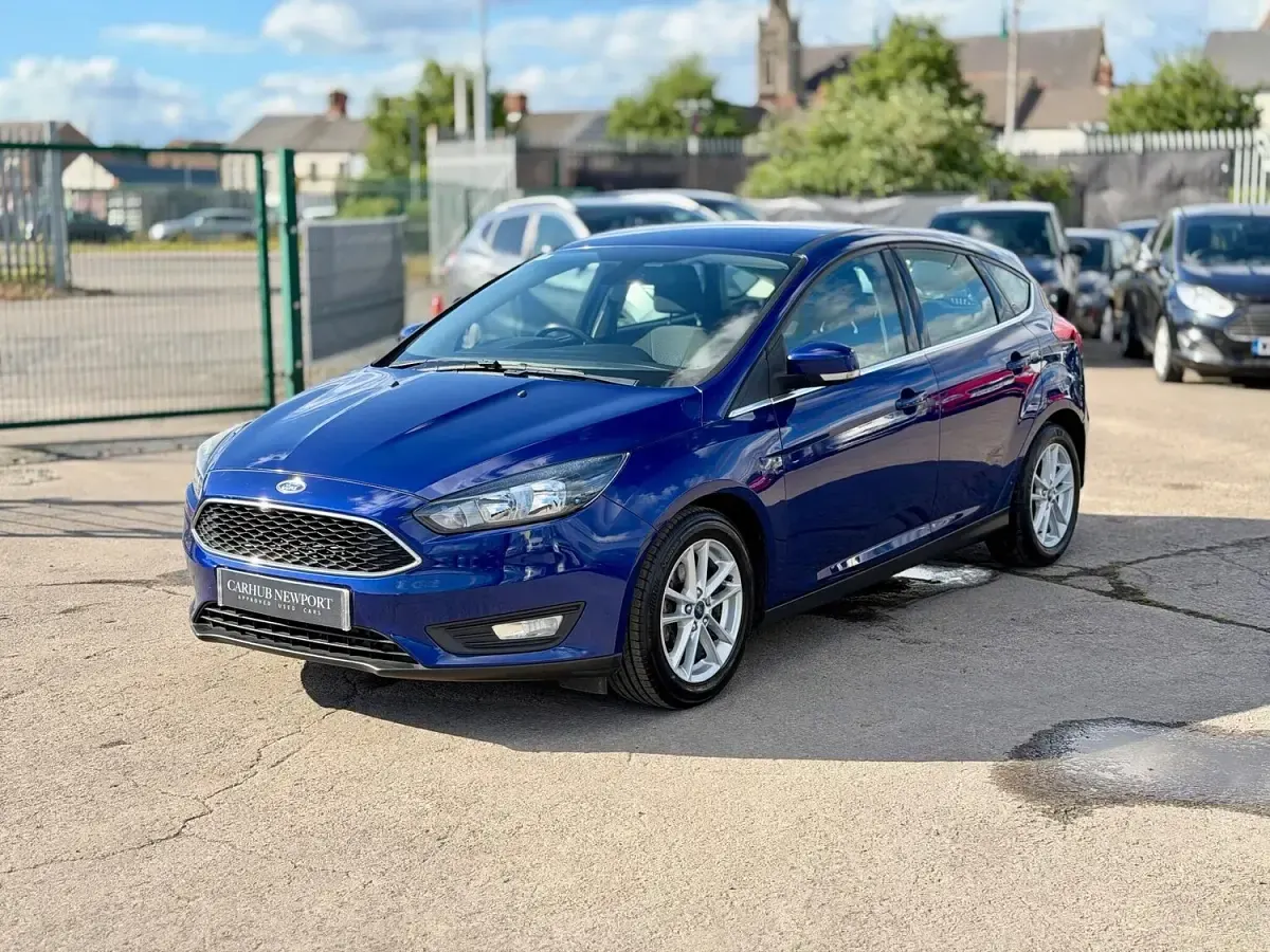 Used Ford Focus Zetec 115 HP (84 kW) 2015 Blue Hatchback