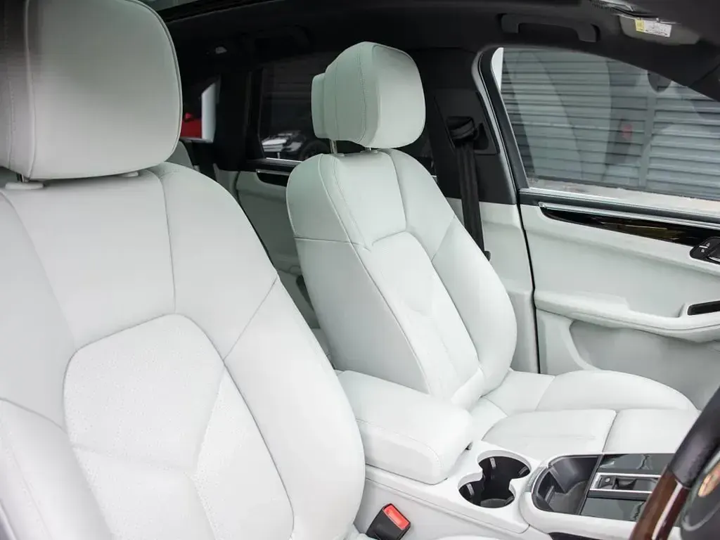 Używany Porsche Macan S 374 KM (275 kW) 2023 Niebieski SUV