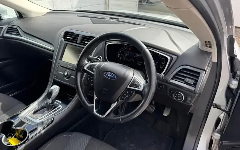 Used Ford Mondeo Titanium 179 HP (131 kW) 2016 Silver Estate