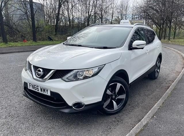 Used Nissan Qashqai N-Connecta 110 HP (80 kW) 2016 White SUV