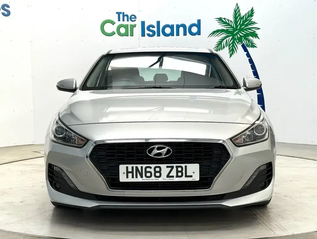 Used Hyundai i30 SE 120 HP (88 kW) 2018 Silver Hatchback