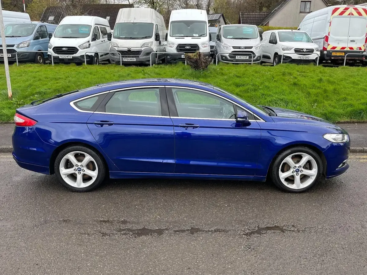 Used Ford Mondeo Titanium 180 HP (132 kW) 2017 Blue Hatchback