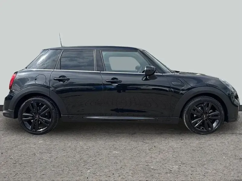 Usado Mini Cooper Hatch 134 CV (98 kW) 2023 Negro Utilitario