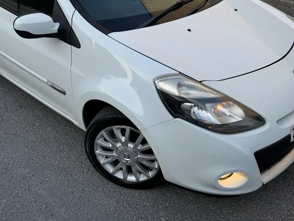 Used Renault Clio Dynamique 2010 White Hatchback