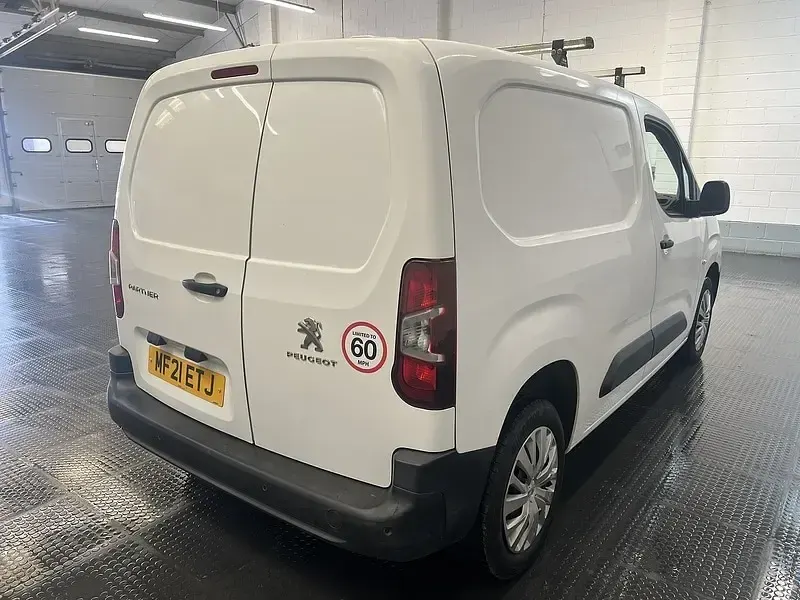 Used Peugeot Partner 100 HP (73 kW) 2021 White MPV