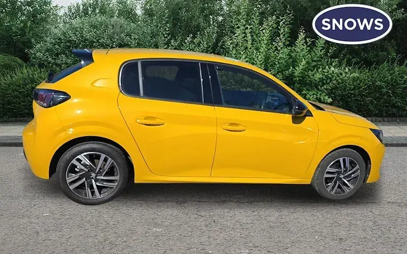 Second-hand Peugeot 208 Allure+ 102 CP (75 kW) 2023 Galben Hatchback