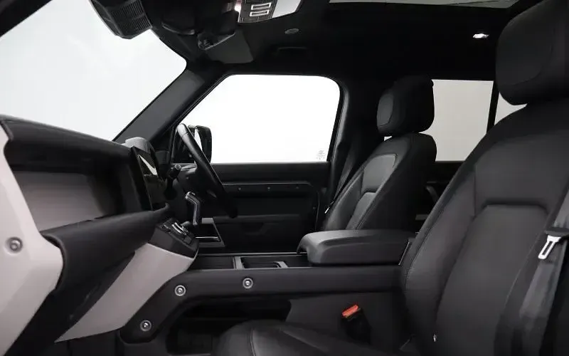 Used Land Rover Defender HSE Dynamic 249 HP (183 kW) 2025 SUV