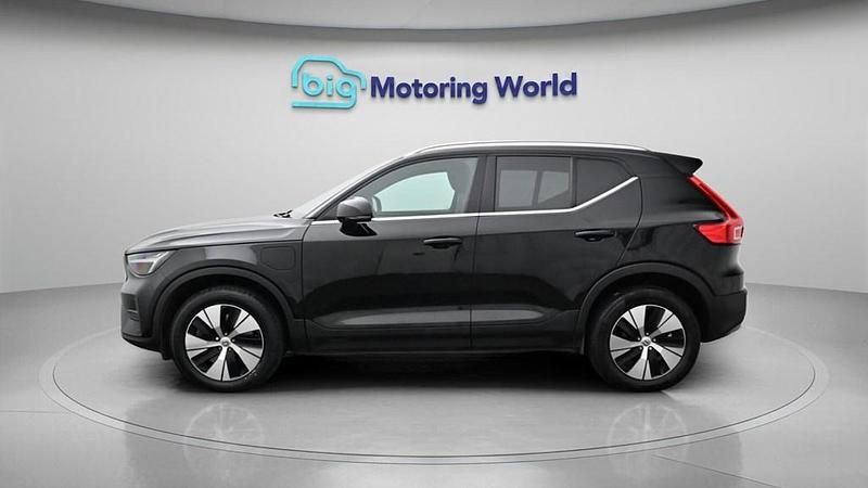 Begagnad Volvo XC40 Core 211 HK (155 kW) 2022 Svart SUV