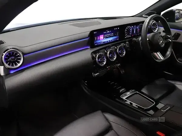 Usado Mercedes CLA220 AMG Line Premium Plus 190 HP (139 kW) 2025 Azul Sedan