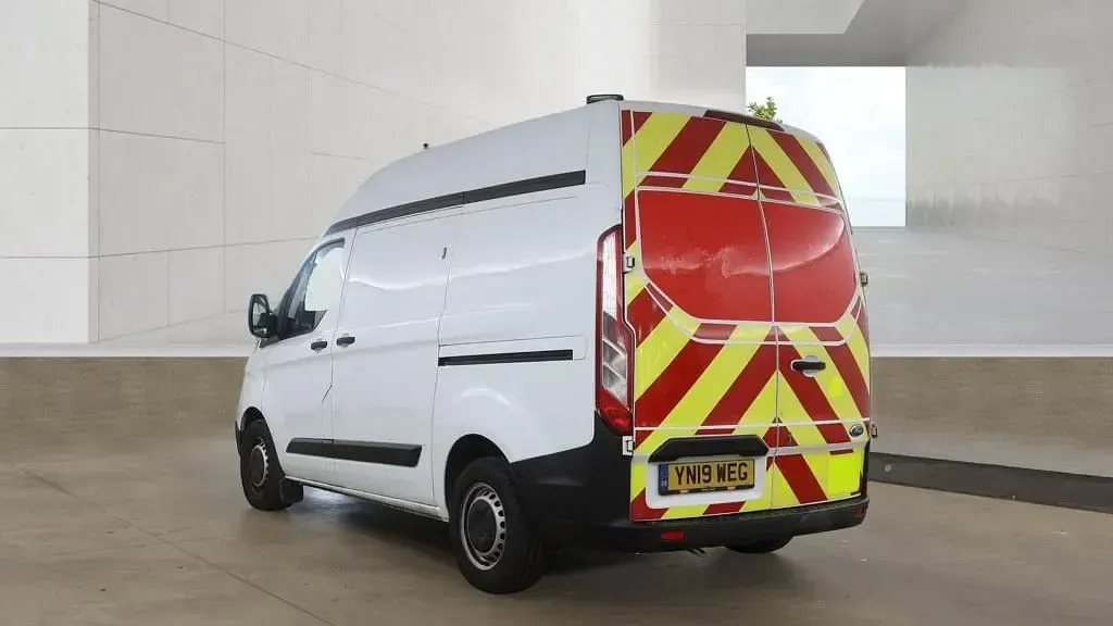 Used Ford Transit Custom 105 HP (77 kW) 2019 White Van