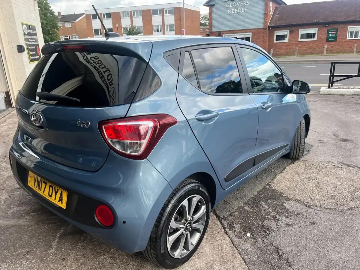 Used Hyundai i10 Premium SE 87 HP (63 kW) 2017 Blue Hatchback