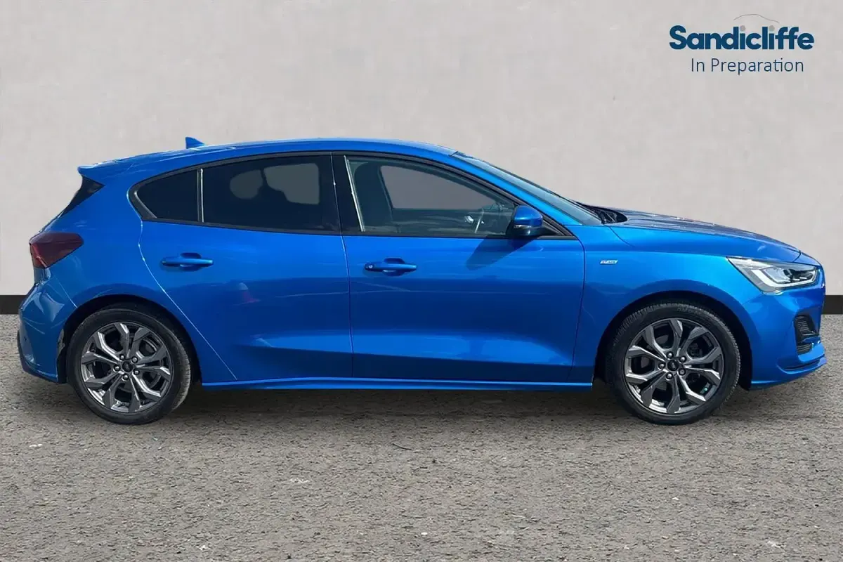 Used Ford Focus ST-Line 155 HP (114 kW) 2024 Blue Hatchback