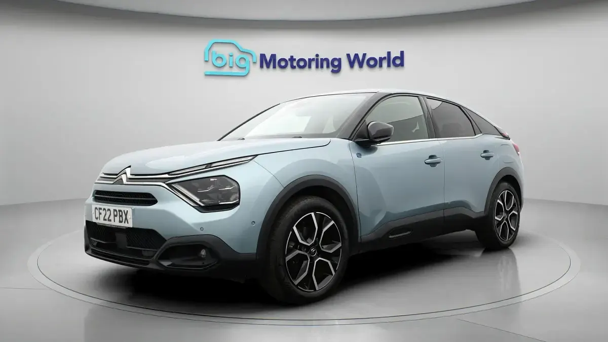 Używany Citroën e-C4 Shine 100 kW (136 KM) 2022 Niebieski Hatchback