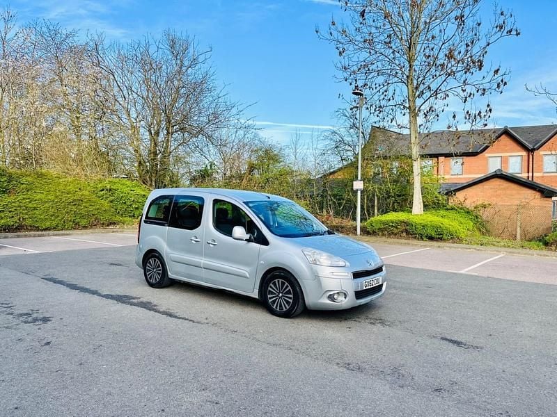 Used Peugeot TePee S 92 HP (67 kW) 2012 Silver MPV