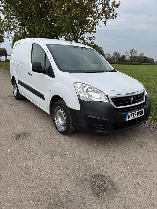 White Used 2017 Peugeot Partner S MPV | £2,995 (Fair price) - Image 1/4