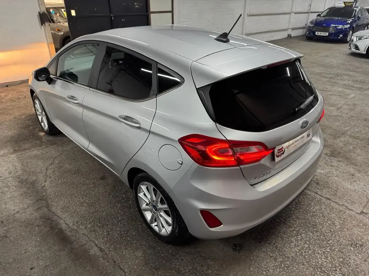 Gebraucht Ford Fiesta Titanium 100 PS (73 kW) 2019 Silber Kleinwagen