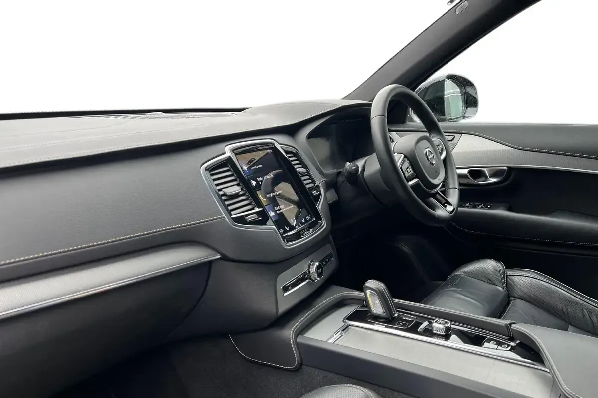 Used Volvo XC90 R-Design 235 HP (172 kW) 2022 White SUV
