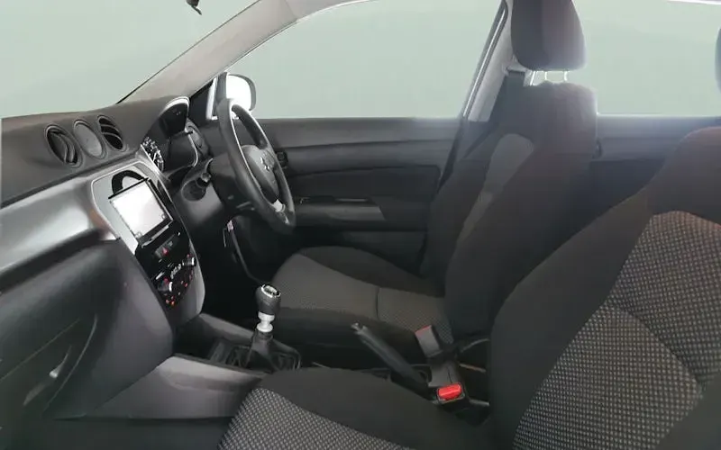 Käytetty Suzuki Vitara 129 HP (94 kW) 2023 Valkoinen Katumaasturi