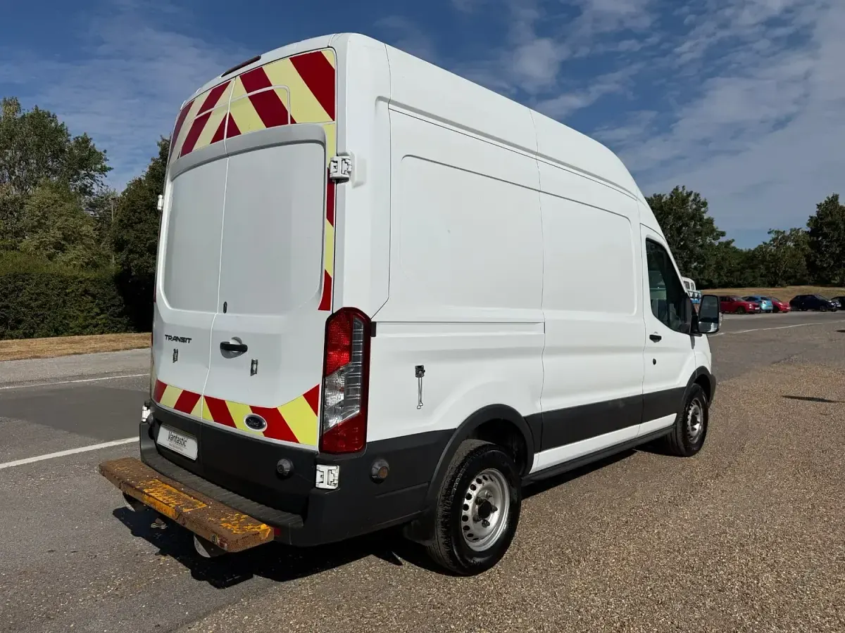 Used Ford Transit 130 HP (95 kW) 2018 White Van