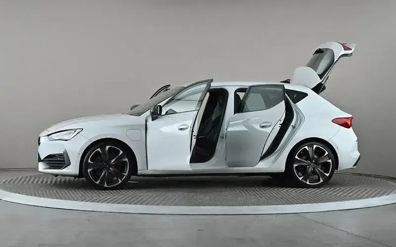 Used Cupra Leon VZ2 245 HP (180 kW) 2021 White Hatchback