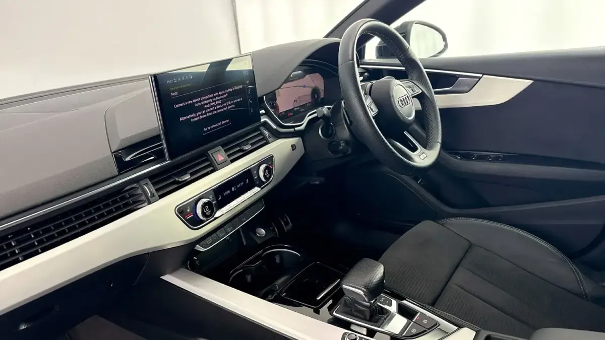 Second-hand Audi A5 Sportback S-Line 163 CP (119 kW) 2023 Negru Hatchback