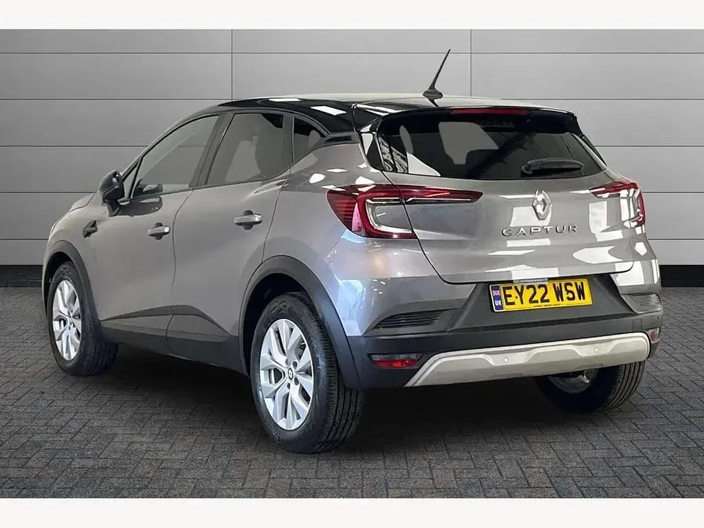 Usado Renault Captur Iconic 91 CV (66 kW) 2022 Gris SUV