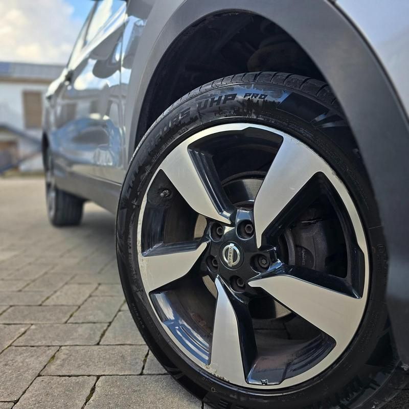 Used Nissan Qashqai N-Connecta 2016 Silver SUV