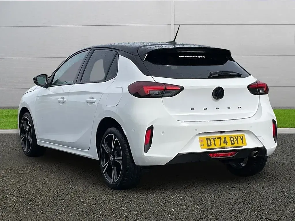 Used Vauxhall Corsa 100 HP (73 kW) 2024 White Hatchback